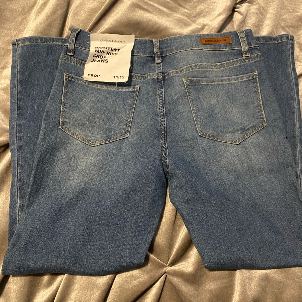 Krndall and Kylie  - kontent mid rise crop jeans 11/12